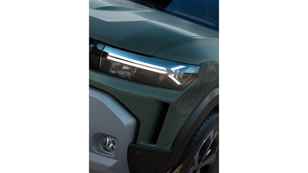 Renault Duster - graphic LED front and rear light signature 