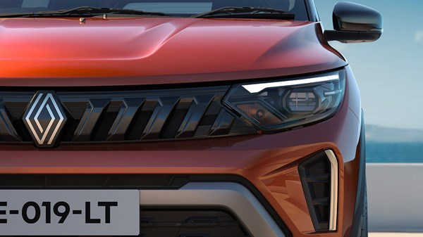 Renault Triber - new LED signature 