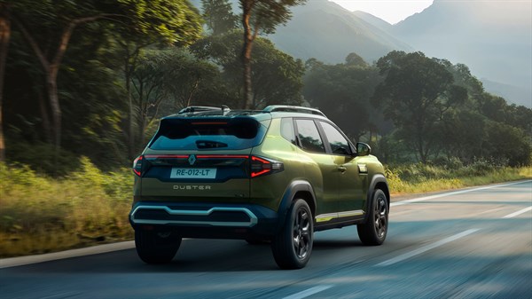 Renault Duster - strong rear with connected tail lamp