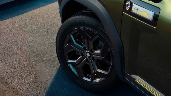Renault Duster - 45.7 cm alloy wheels